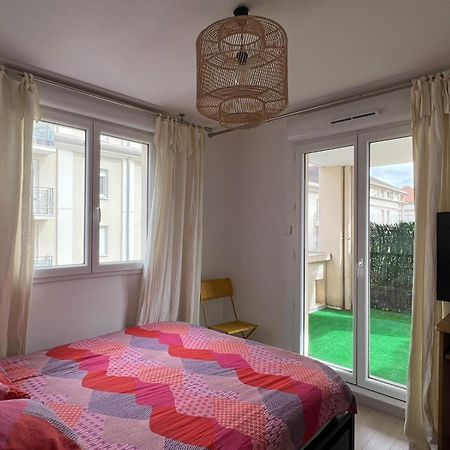 Location 3 Chambres Spacieuses Dans Appartment 2 Mn Rer Bussy Saint Georges Buitenkant foto