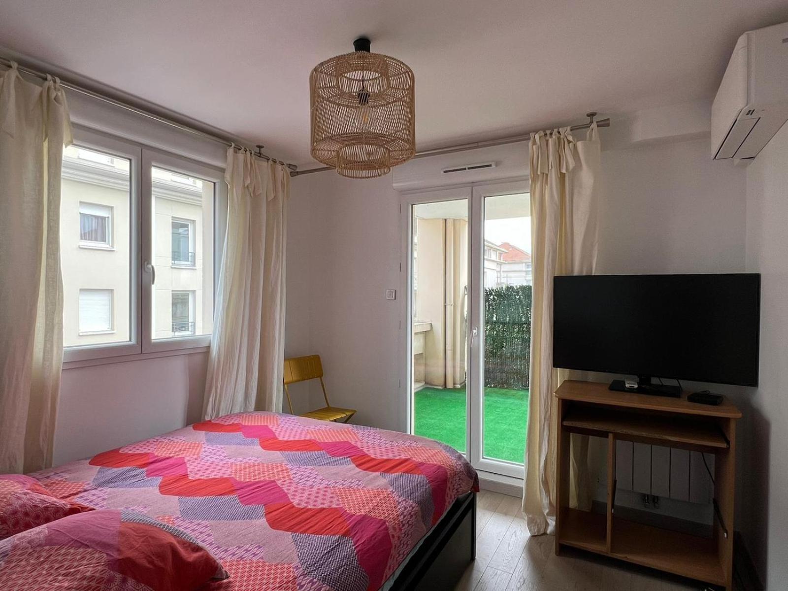 Location 3 Chambres Spacieuses Dans Appartment 2 Mn Rer Bussy Saint Georges Buitenkant foto